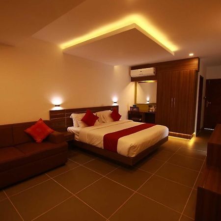 Silver Storm Resort Athirappilly Exterior photo