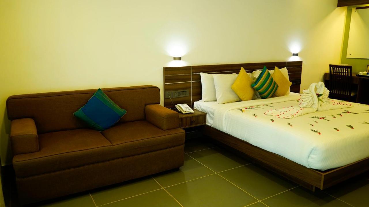 Silver Storm Resort Athirappilly Exterior photo