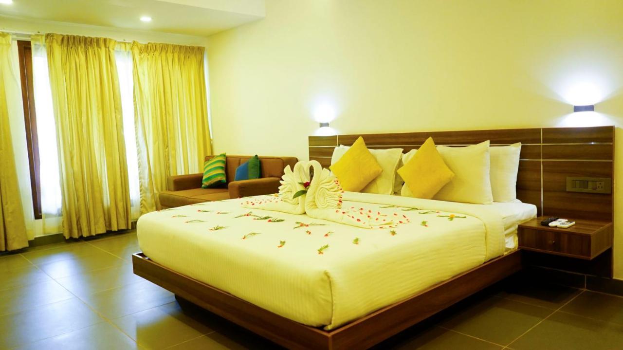 Silver Storm Resort Athirappilly Exterior photo